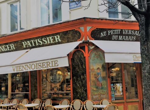 Au petit Versailles, café à Paris