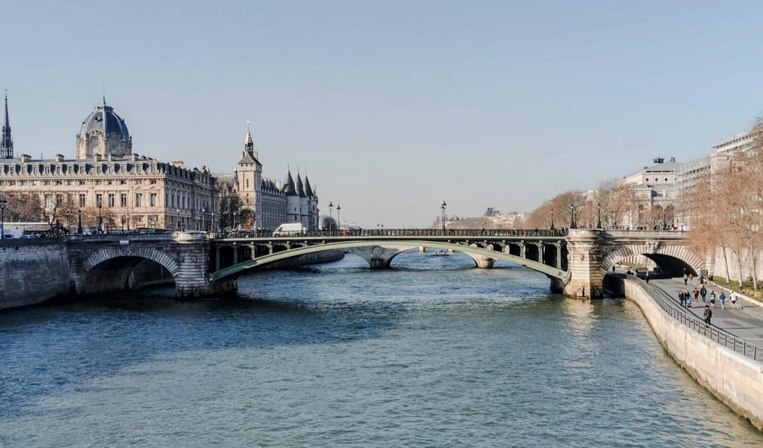 Vue Parisienne de la Seine et pont de Paris